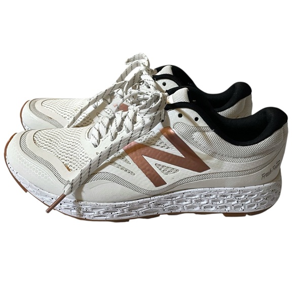 New Balance Women's Fresh Foam Gobi Athletic Shoes White Rose Gold Accent Sz 8.5 - Picture 2 of 11